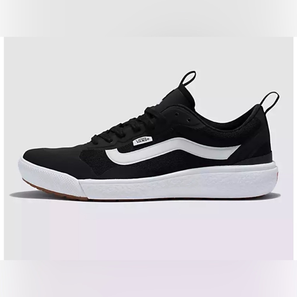 WOMENS VANS SZ10 ULTRARANGE BLACK WITH WHT LOGO & FOXING. HARDLY USED LIKE NEW.